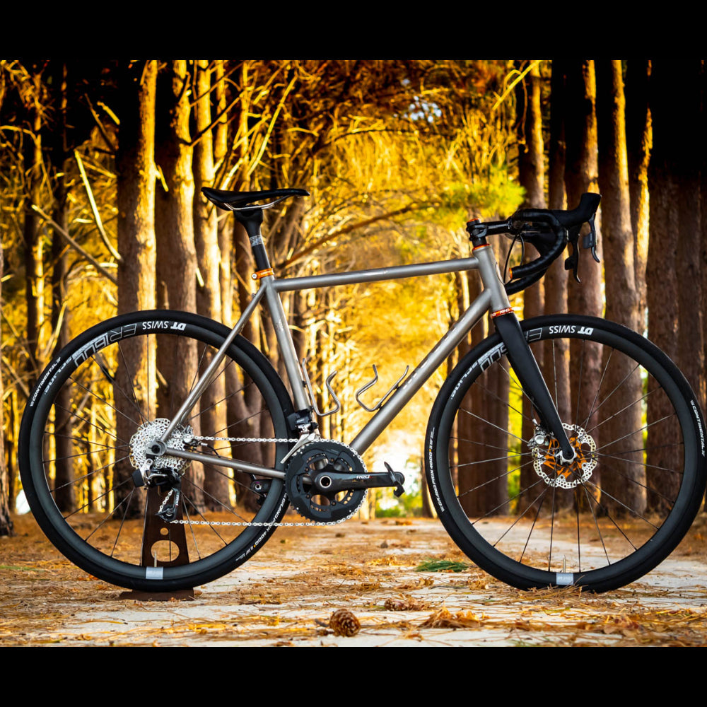 Mooro Karang titanium road bike