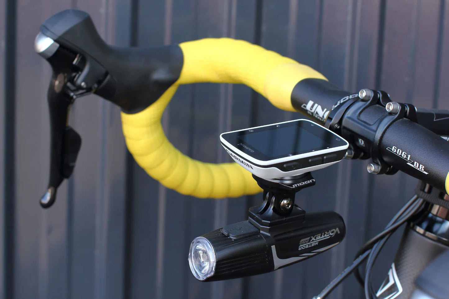 Moon Outfront Mount - M01
